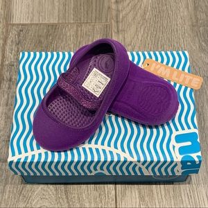 Native Margot Velvet Infant/Toddler Shoes, Size 4
